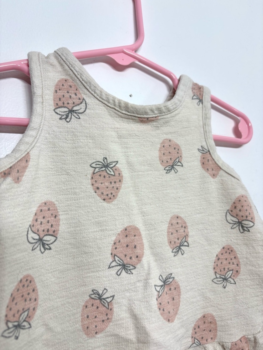 2 for 18$ - Carter’s 9M Strawberry Top - Baby Girl Ruffle Tank - Organic Cotton - Picture 2 of 7